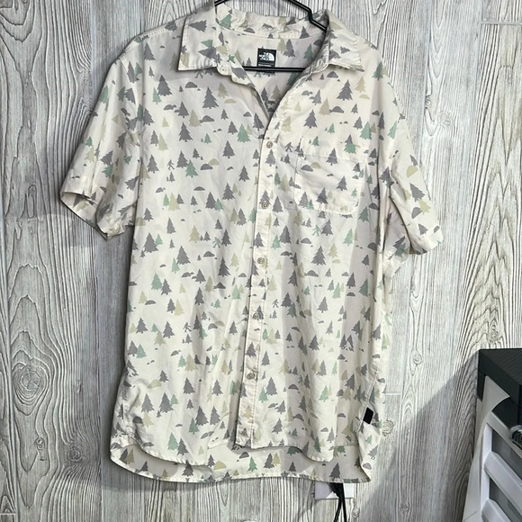 Northface Button up Tress print Size XL - Picture 1 of 6